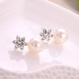 Women’s pearl crystal zirconia stud earrings